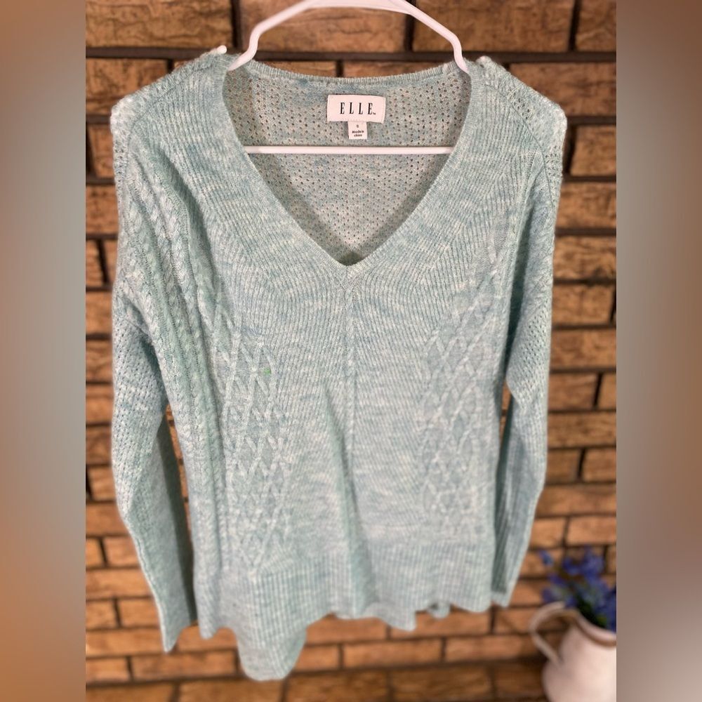 Elle baby blue sweater
